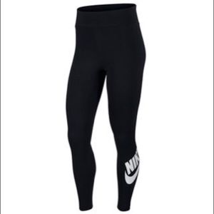 Nike Women's Leggings Size Small